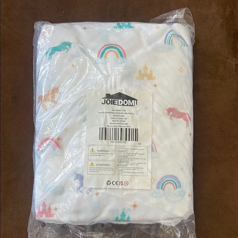 Joie Domi Kids Twin Unicorn Sheet Set - White and Multicolor. New in bag X2